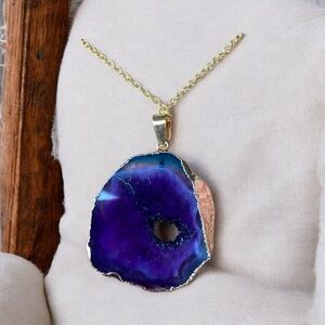 - Stunning dyed purple agate necklace